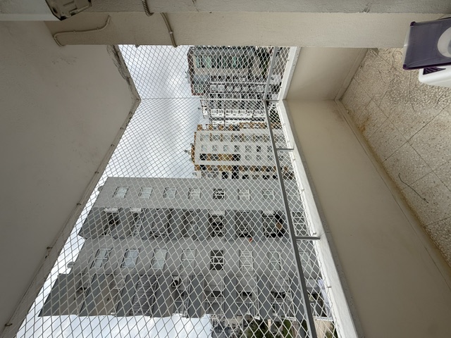 V Tipi Köşeli Balkon Güvenlik Filesi Montajı